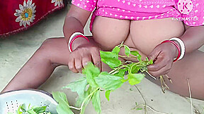 Desi Housewife Ne Sabji Banai