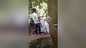 Today Exclusive- Desi Clg Lover Outdoor Romance And Sex Capture By